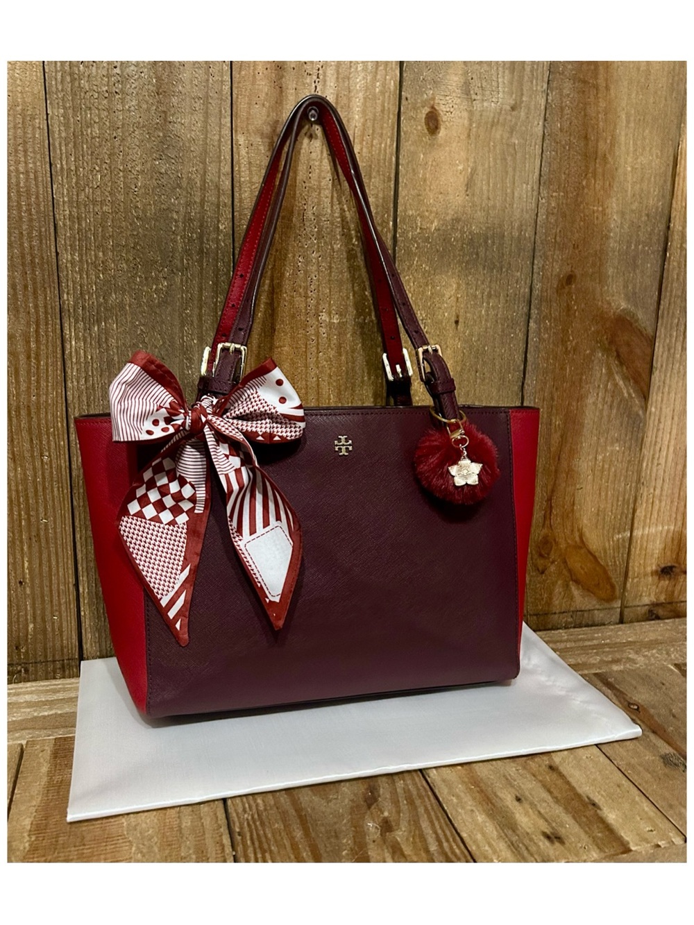 Tory Burch. York Leather Buckle Tote with Free Bag Scarf, Dust Bag & Bag Charm. - Picture 6 of 16